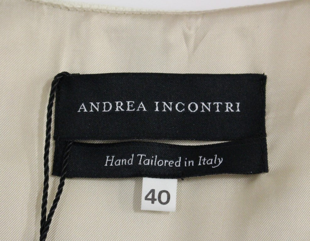 Andrea Incontri Elegantna bela volnena obleka s sivim potiskom