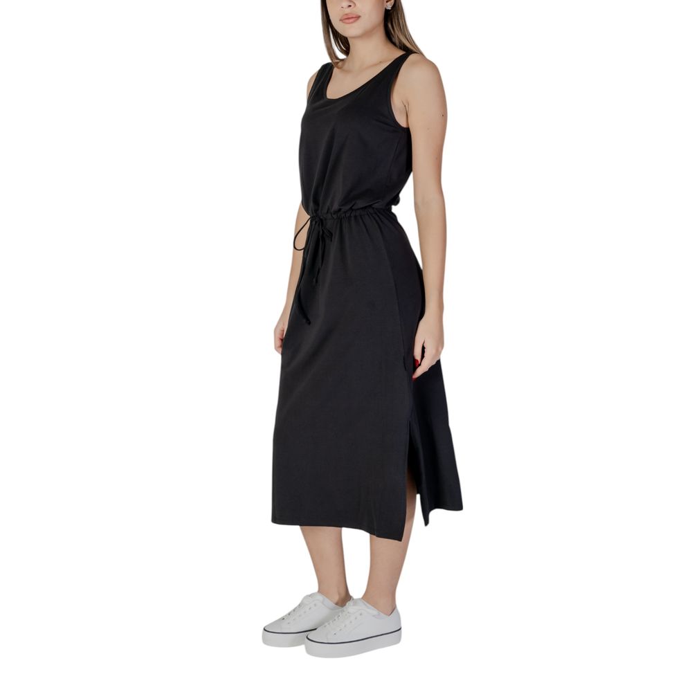 B.Young Black Cotton Long