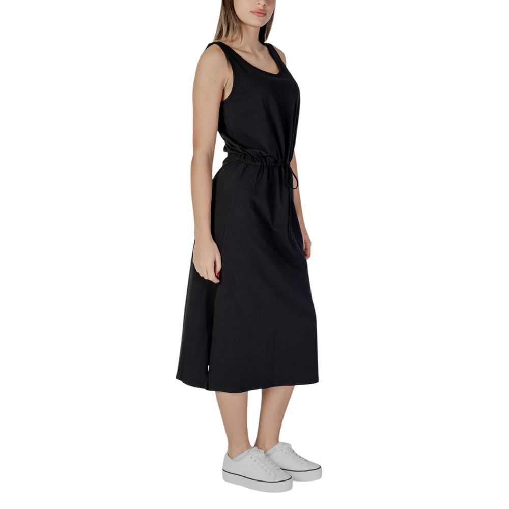 B.Young Black Cotton Long