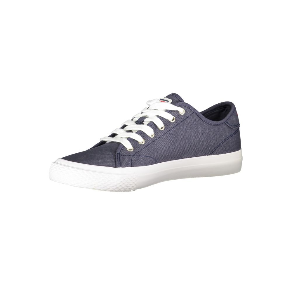 Športne copate Fila Classic s kontrastnimi podrobnostmi