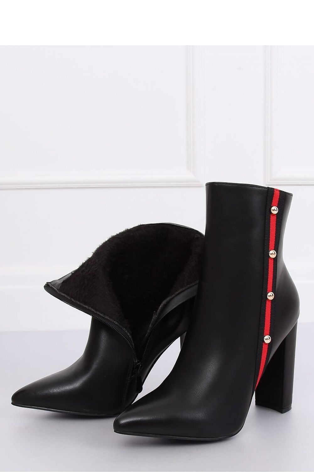 Škornji s peto model 134239 Inello
