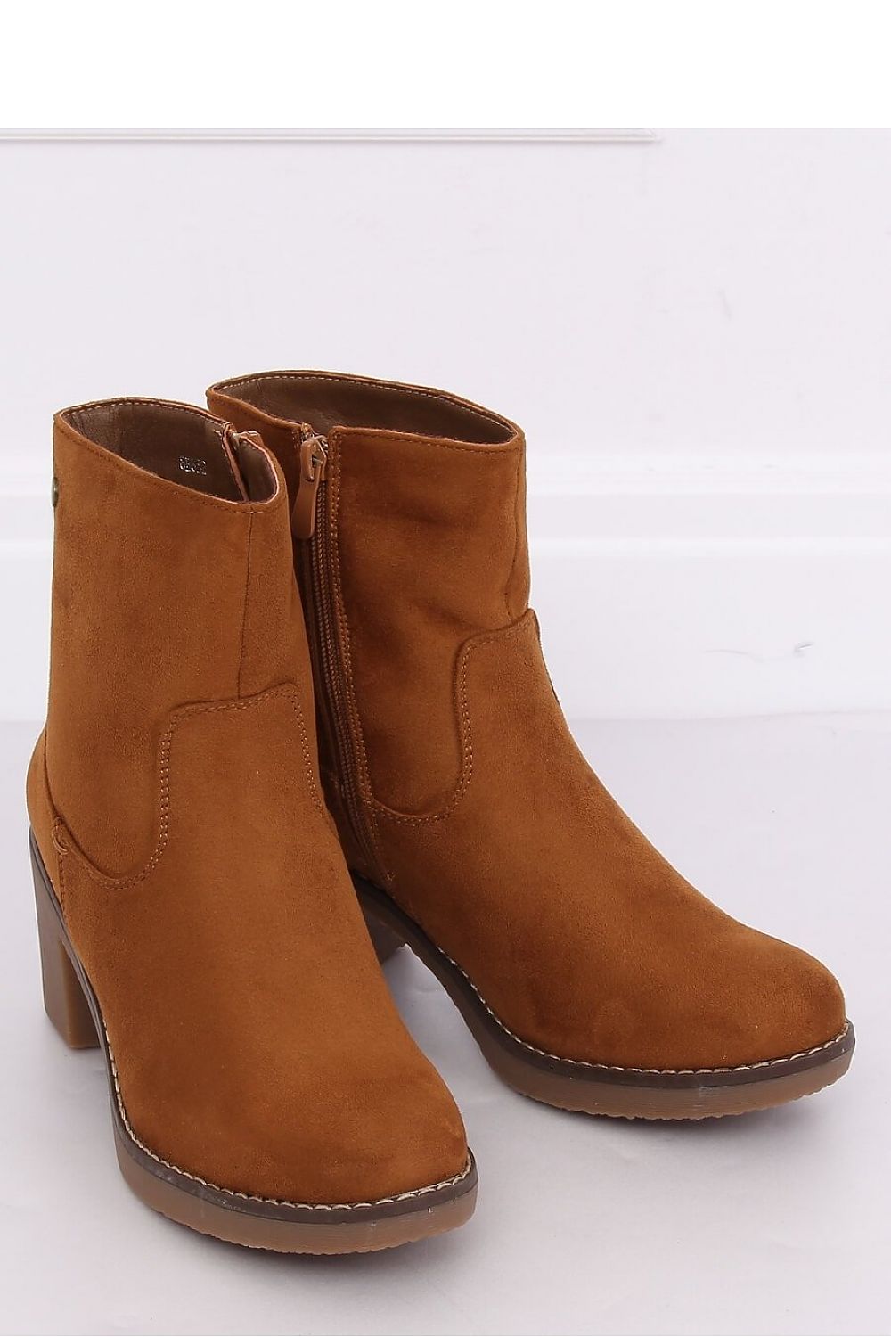 Škornji s peto model 135427 Inello