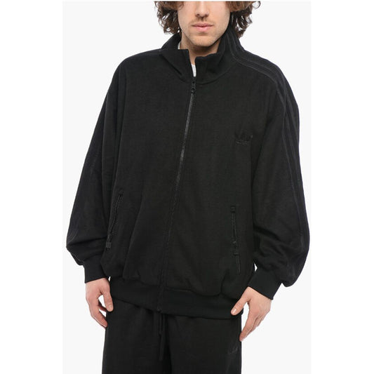 Adidas enobarvna majica z izrezom in podrobnostmi v barvi Tone on Tone